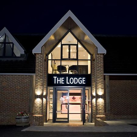The Lodge At Kingswood 埃普瑟姆 外观 照片