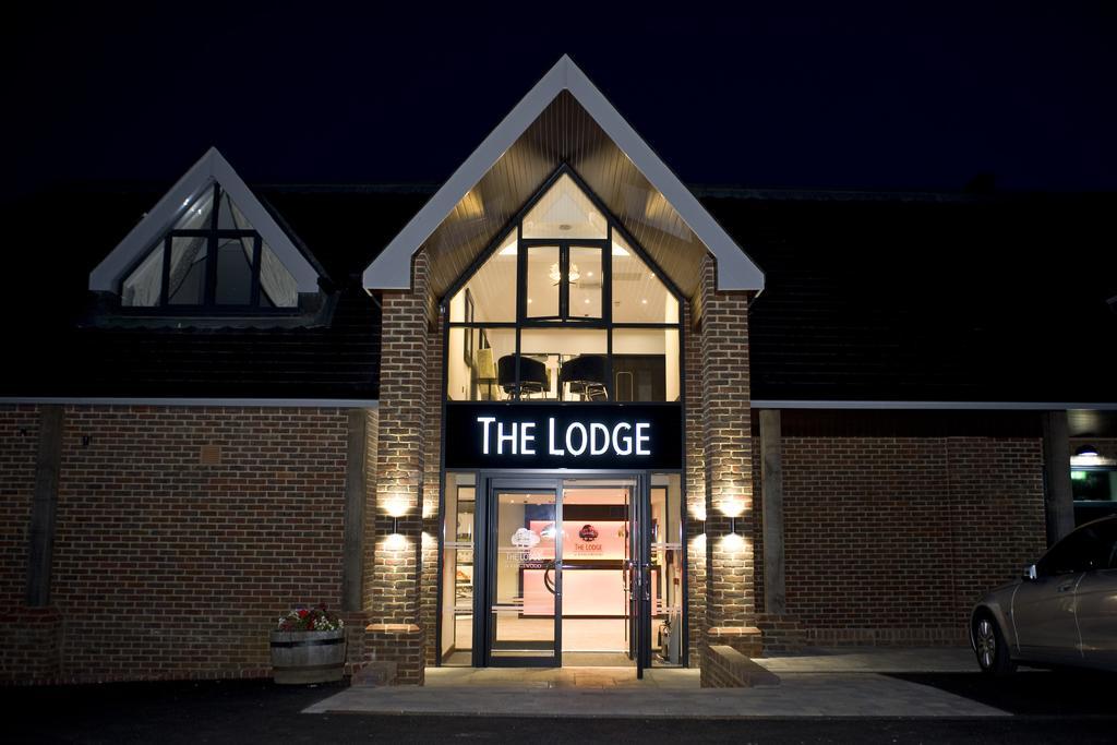 The Lodge At Kingswood 埃普瑟姆 外观 照片